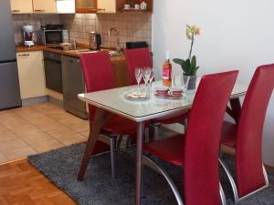 Apartment Harmony - pleasant and comfortable place with a balcony and a secured garage