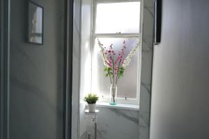 Falkirk City Centre Stylish Two-Bedrooms Apartment