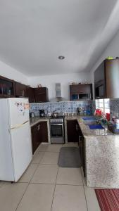 House 5 min by the beach, with wide open garage.