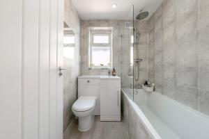 Entire 3 Bedroom House in London - Canning Town, City Airport, London ExCel