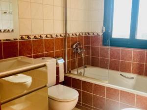 Casa exclusiva Mont-roig con piscina común, aire acondicionado, parking - ES-9-171