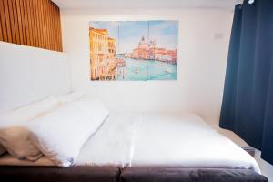 Modern Designed Studio Condo Near Ayala Centrio