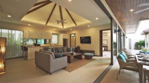 4 Bedrooms Private Pool Villa near Rawai Beach