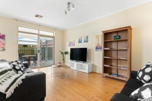 3BR Home-City Fringe Location-Free WiFi & Parking