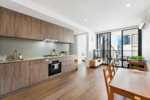 City Escape Realm 1 BR Apt Wi-Fi Pool Gym SPA
