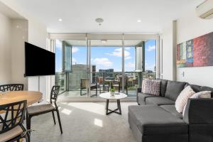 Cosy 2BR CBD Apt Free Wi-Fi & Swimming pool