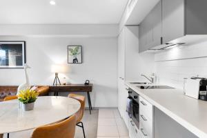 CBD 1BR Apt-104 North Terrace-Walkable CityView