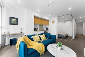 CBD 2BR Apt - Walkable