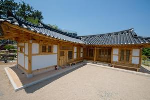 Daebudo Paper Museum Hanok Pension