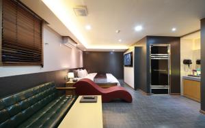 Gimpo Drive-in Hotel Laboum