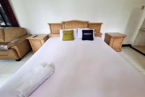 Urbanview Hotel Kusuma Garden Cianjur