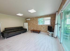 Gapyeong Chorok Jeongwon Gyegok Dokchae Pension