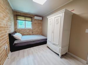 Gapyeong Chorok Jeongwon Gyegok Dokchae Pension