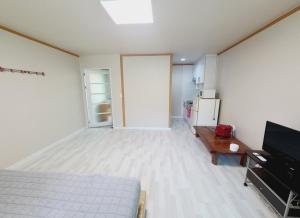 Gapyeong Chorok Jeongwon Gyegok Dokchae Pension