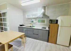 Gapyeong Chorok Jeongwon Gyegok Dokchae Pension