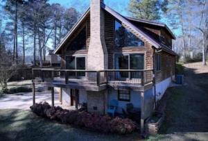 Gorgeous Cabin by Lake with Waterview and walking access