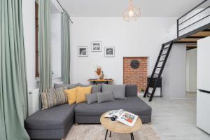 Comfortable and Elegant Studio with Balcony for 4 People in Cracow by Renters