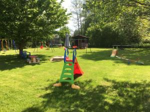 Ferienhaus-mit-Terrasse-und-grossem-Garten