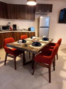 Céntrico y estiloso apartamento con Alberca, AC, Seguridad, Aparcamiento y Gym