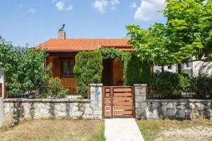 WOODEN HOUSE IN IOANNINA - IOA