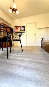 Cálido dpto de 2 ambientes con parrilla y cochera en zona residencial de Punta Mogotes