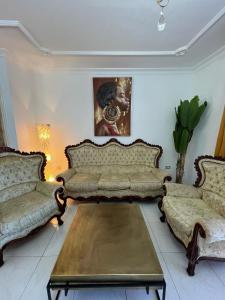 Retro Vintage Toscal Bus stop 5p