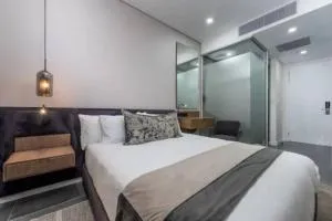 11th floor Lux queen room with great balcony view - Sandton