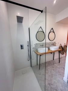 Villas de standing avec magnifique vue mer et piscines privees, Sagone : photos des chambres