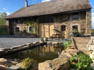 F1 Room 2 - Cour-toise