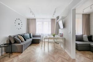 Beautiful Apartment with Balcony for 6 people in Cracow by Renters