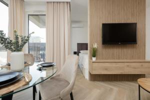 Elegant Mokotów Studio with Balcony and Parking by Renters