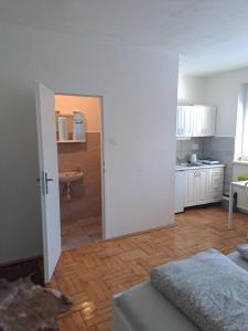 apartmán s krbem