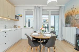 Nowy Świat Stylish, Seaside Apartment with Balcony & Parking Puck by Noclegi Renters