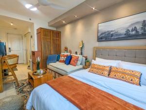 Bright & Stylish Studio Condo in Commonwealth, UP Diliman