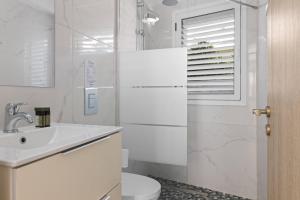 Phaedrus Living: Alkminis Seaside Suites Sand