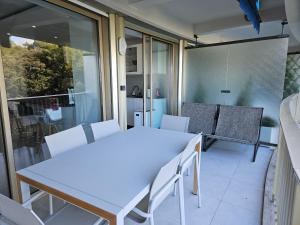 Cap dAntibes Port Aubernon 3P vue Mer Piscine