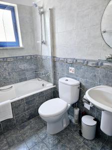 Marina Gardens, delightful 2 bedroom apartment