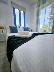 Marina Gardens, delightful 2 bedroom apartment