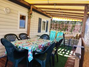 Campings Mobilhome au camping Les Salins de La Gardiole ex Camping Europe : photos des chambres