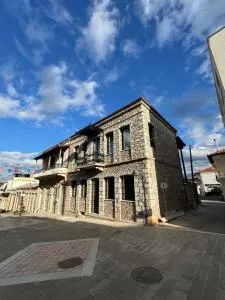 Amfikleias Earth houses - Mendhenítsa