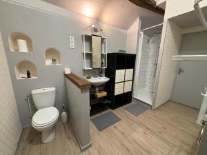 Appartements La Maison du bonheur - Gite RULINA - Corancy : photos des chambres