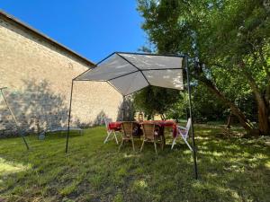 Appartements La Maison du bonheur - Gite RULINA - Corancy : photos des chambres