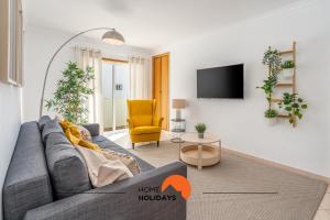 #001 Veríssimo Flat by Home Holidays