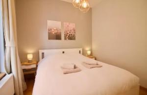 Heart of Grand Place - Stunning 2BR Duplex