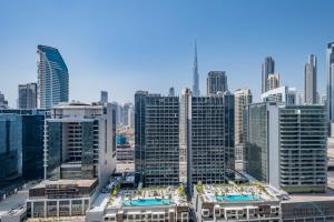 Exclusive Rate 1BR with Partial Burj Khalifa Views by Deluxe Holiday Homes