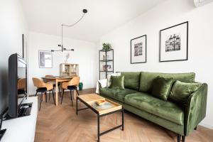 Saska Kępa 2-Bedroom Apartment by BookingHost
