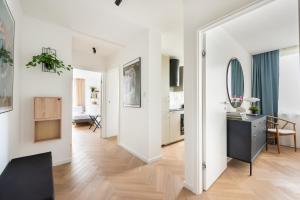 Saska Kępa 2-Bedroom Apartment by BookingHost