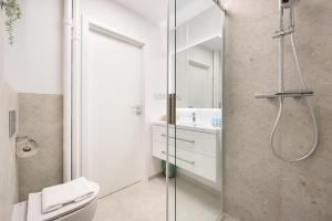 Saska Kępa 2-Bedroom Apartment by BookingHost