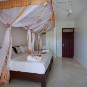Becky Homes Diani Beach - 2BR with AC & Pool