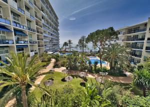 SKOL 335. Fantastic Beachfront Apartment Facing South.